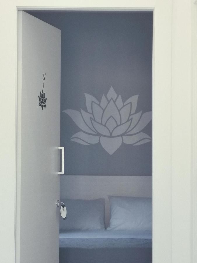 Fiore Di Loto Rooms คารินิ ภายนอก รูปภาพ