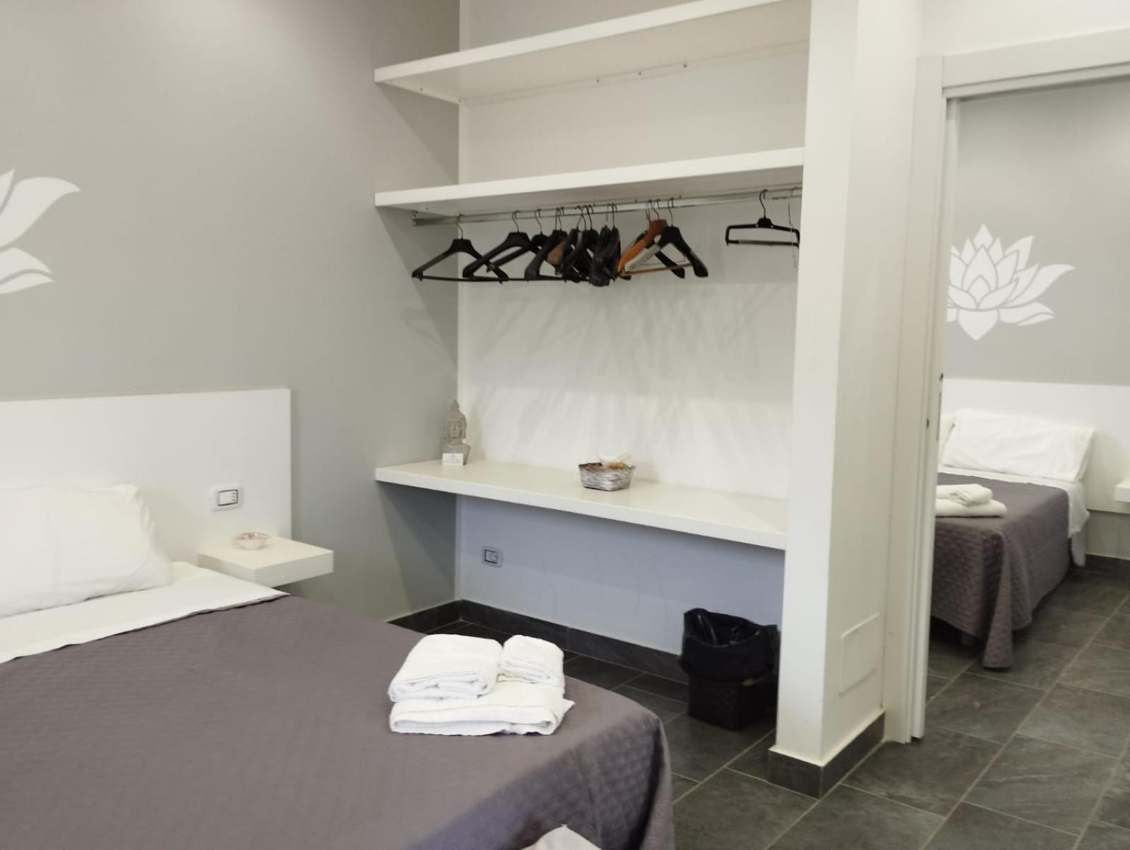 Fiore Di Loto Rooms คารินิ ภายนอก รูปภาพ