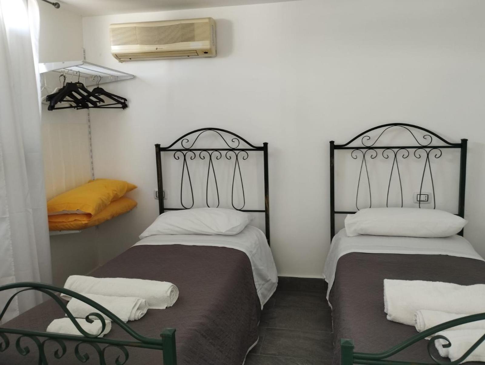 Fiore Di Loto Rooms คารินิ ภายนอก รูปภาพ