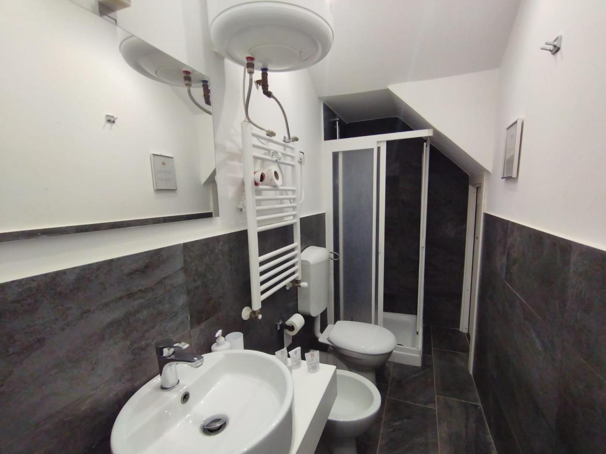 Fiore Di Loto Rooms คารินิ ภายนอก รูปภาพ