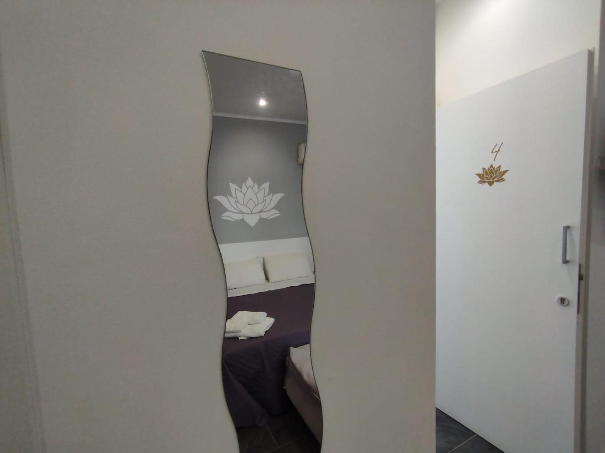 Fiore Di Loto Rooms คารินิ ภายนอก รูปภาพ