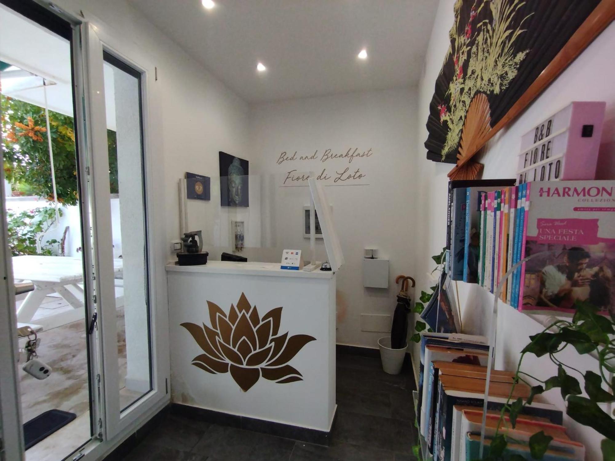 Fiore Di Loto Rooms คารินิ ภายนอก รูปภาพ