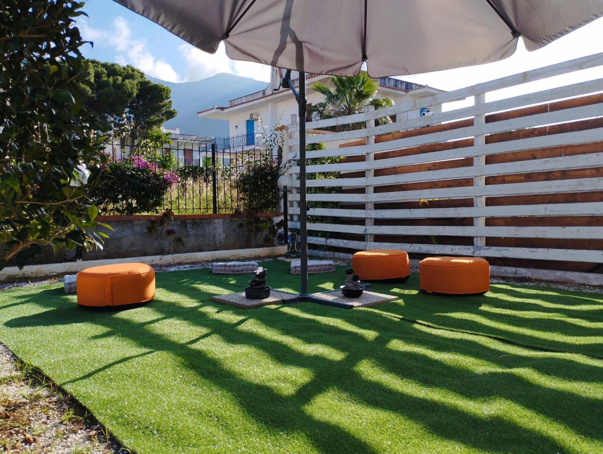 Fiore Di Loto Rooms คารินิ ภายนอก รูปภาพ